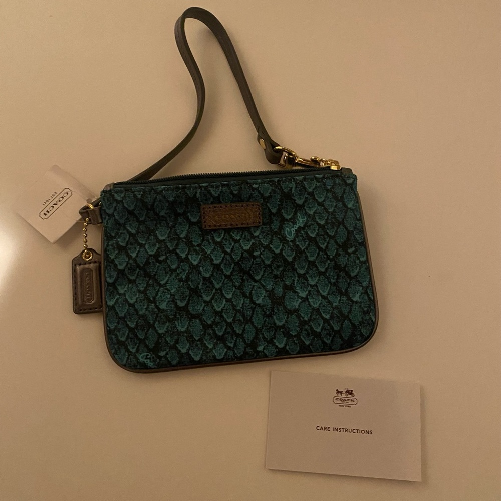 NWT Coach Teal Patterned Wristlet - Picture 6 of 6